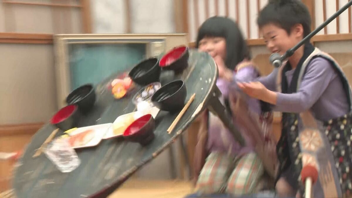 「宿題いやだー！」昭和の町でちゃぶ台返し選手権　7年ぶり開催　大分・豊後高田市