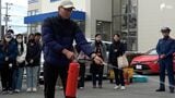 消火器の使い方や三角巾使ったけがの処置方法体験 在住外国人対象に防災講座＝静岡・沼津市　|　静岡のニュース | SBSNEWS | 静岡放送