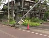 道路脇の柱にバス衝突「柱は根元から折れ、ガラスが飛び散って…」松本山雅・ジュニア世代選手など19人乗ったバスが新潟県内で事故…助手席の30代コーチが手や足に軽いけが…練習試合に向かう途中|TBS NEWS DIG