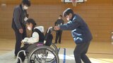 体の不自由な人の移動や介助の体験でバリアフリーの大切さを考える　山梨小学校で特別教室|TBS NEWS DIG