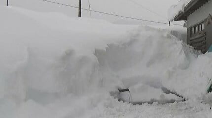家族「気をつけていたが…」 屋根からの落雪に巻き込まれたか…1人暮らし