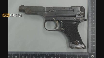 九四式拳銃　無可動　実物型取り　日本軍 旧日本陸軍「九四式自動装填式拳銃」1丁が民家の物置部屋のタンスの中