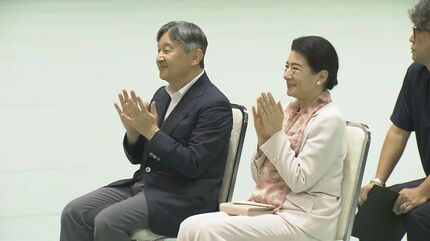 天皇皇后両陛下 佐世保市で「ダンス＆ダンス」御覧になり