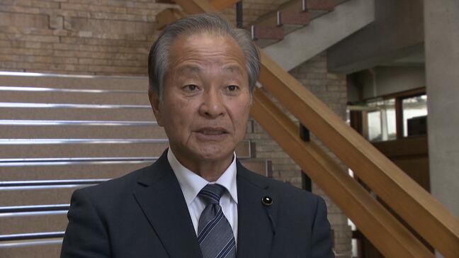 県議補選で初当選・岡﨑哲也議員、初登庁「身の引き締まる思い」 議員バッジ交付・本格職務スタート、会派は無所属議員らの「県民の会」所属|TBS NEWS DIG