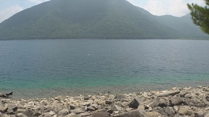 「パドルボードだけが残っていて湖底に人影がある」　水上スポーツ中の事故か　神奈川県の25歳男性が死亡　山梨・本栖湖　|　山梨のニュース | ＵＴＹテレビ山梨