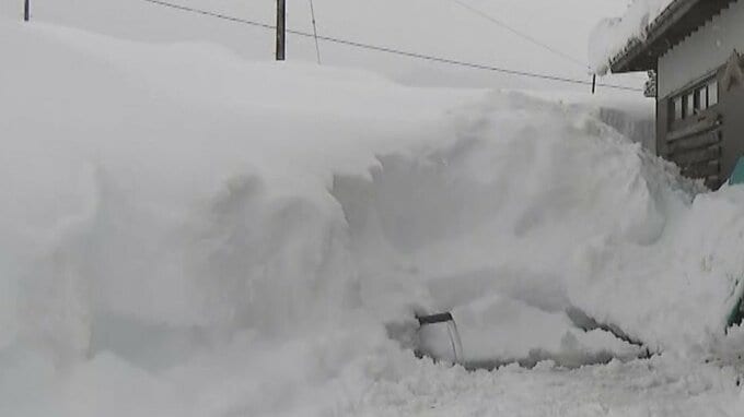 落雪や雪下ろし中の事故相次ぐ　96歳と85歳の女性2人が死亡…雪に埋もれた状態で発見　長野県|TBS NEWS DIG