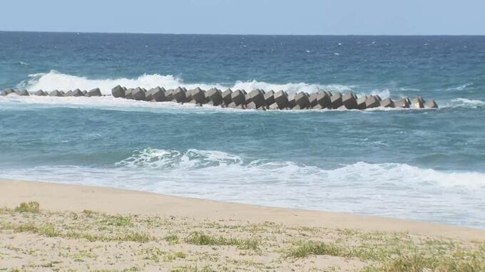 「男女4人が流された」日本海で遊泳中の若い男女が沖に流され、波消しブロックの上で身動きが取れなくなる　3人が救急搬送・いずれも軽傷　鳥取県湯梨浜町|TBS NEWS DIG