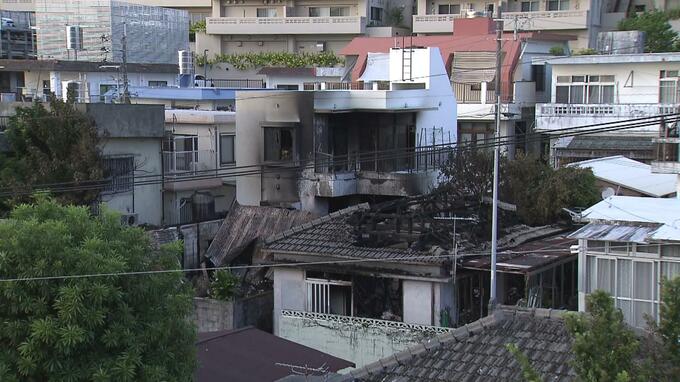 那覇市の住宅密集地で火事  延焼し3棟全焼、部分焼も2棟　首里城下の狭あいな地域|TBS NEWS DIG