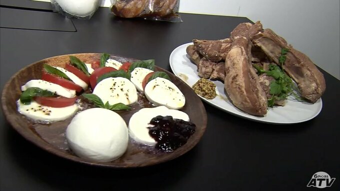 ご当地冷凍食品大賞で金賞と銅賞を受賞　県産食材使用の食品の加工や販売をする青森県七戸町の企業が手がけた「モッツァレラチーズ」と「スペアリブ」　全国からエントリーの115商品の中から選ばれた逸品|TBS NEWS DIG