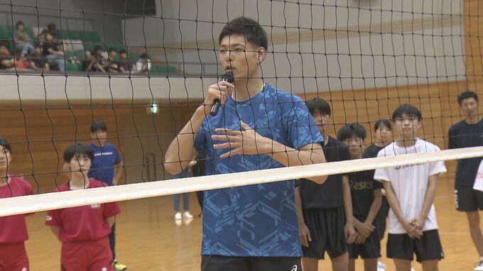 パリ五輪™バレーボール日本代表髙橋健太郎選手が一関のイベントに登場　中高生にブロックのコツを伝授　「手のひら１枚の距離がベスト」|TBS NEWS DIG