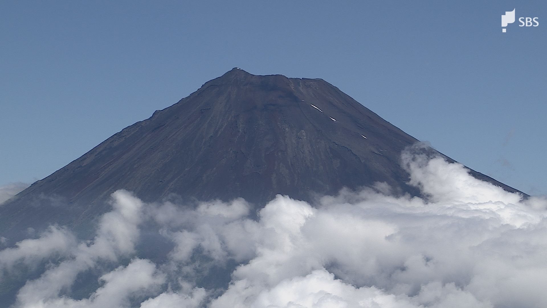 富士山でスイス国籍の58歳男性が死亡 山小屋で休憩中に意識をなくし