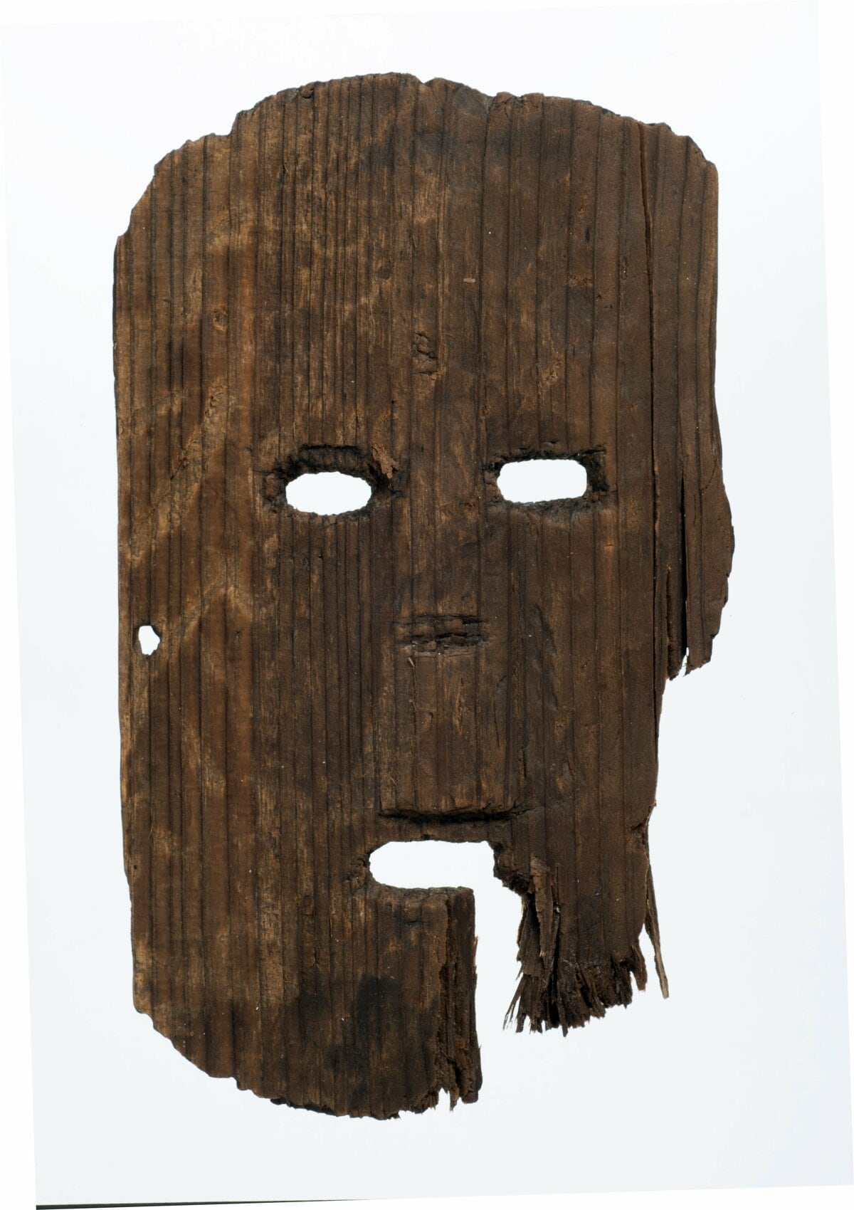 3世紀初めごろの「木製の仮面」が出土 全国で3例目「豊作」祈る祭り