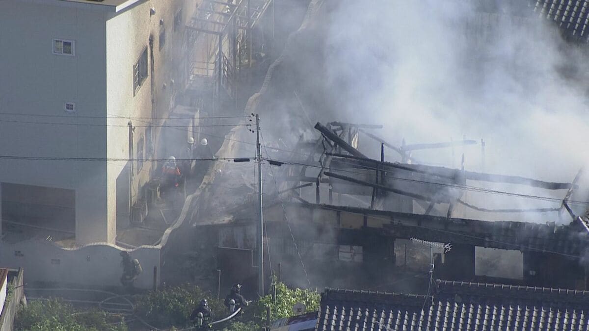 子ども4人と連絡取れず 住宅火災で焼け跡から3人の遺体「地震かと思うくらい揺れた。真っ黒な煙」三重・津市