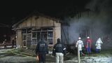 木造住宅を全焼する火事で1人死亡 40代男性と連絡取れず|TBS NEWS DIG