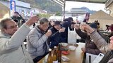 しぼりたて純米新酒の生原酒を提供 九重町の八鹿酒造で「極寒蔵開き」 大分 | 大分のニュース|OBS NEWS|大分放送