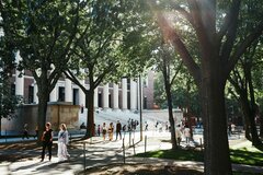 トランプ政権、学生ビザ申請者の面接予約を停止－大学との対立激化へ| TBS CROSS DIG with Bloomberg