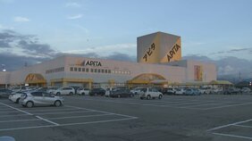 富山市で強盗事件 男が駐車場の車に乗り込み70代女性に「刺すぞ」数キロ離れたパチンコ店まで運転させ車両を奪い逃走 岐阜県飛騨市で乗り捨てたか|TBS NEWS DIG