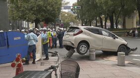 【速報】「車が暴走した」 名古屋・栄の繁華街で乗用車が歩道に突っ込んだか 乳児を含む男女7人けが 全員意識あり|TBS NEWS DIG
