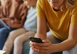 親のスマホ依存が子どもに悪影響の恐れ、米600人の子どもを調査| TBS CROSS DIG with Bloomberg