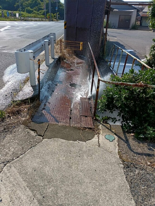 52年前設置の水道管に穴が開き漏水 約300戸で一時断水 島根県松江市|TBS NEWS DIG