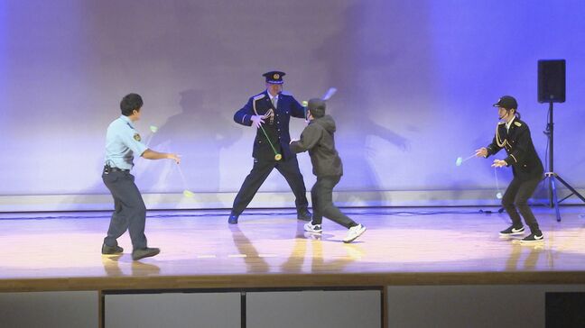 今年の被害額”70億超”の特殊詐欺　“ヨーヨー世界大会出場”の現役警察官がパフォーマンス披露し注意呼びかけ　東京・昭島市|TBS NEWS DIG