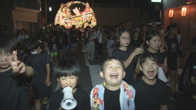 「本郷小の全部が好き」閉校する“学び舎”への感謝込めた『地域ねぷた』運行 14年前の誕生当初から地元の小学校が制作を手伝ってきたねぷた 元気よく掛け声をあげながら街を練り歩く|TBS NEWS DIG