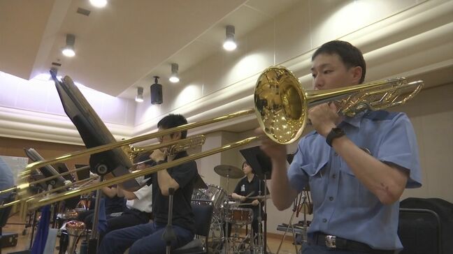 警察業務の魅力とやりがいを知って欲しい! 中学生が職場体験学習で県警音楽隊を見学 「名探偵コナンのメインテーマ」「はいよろこんで」など演奏|TBS NEWS DIG