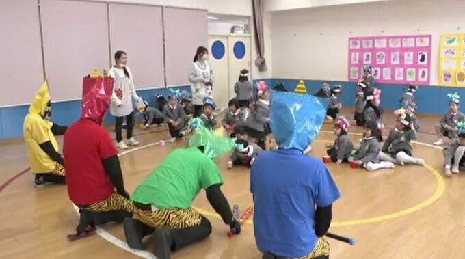 おにさんが「悪いことしない」って 園児たちが節分の豆まき「おにはーそとー」園児の豆に鬼降参|TBS NEWS DIG