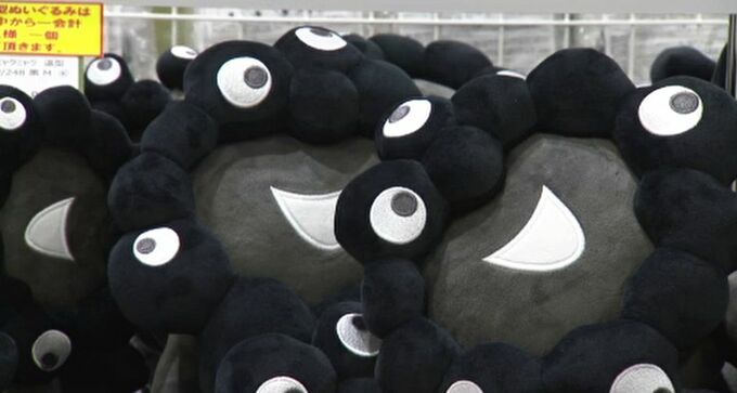 入手困難「黒のミャクミャク」ぬいぐるみも登場 万博ストアが期間限定で金沢に！最終日には先着90組限定で撮影会も|TBS NEWS DIG