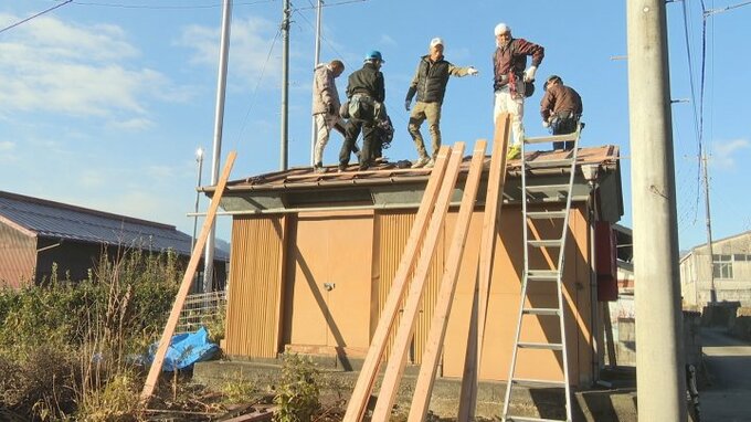 約30年続いた屋根ふき替えボランティア　職人の高齢化により今年で最後に　|　山梨のニュース | ＵＴＹテレビ山梨