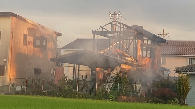 住宅火事の焼け跡から遺体見つかる　74歳男性と連絡取れず　富山・黒部市　|　富山のニュース｜天気・防災｜チューリップテレビ