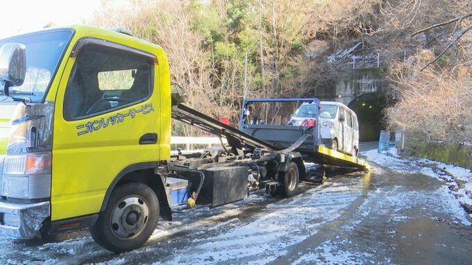 早朝の道路や橋でスリップ事故相次ぐ　25日に県内の広い範囲で降った雪の影響　山梨|TBS NEWS DIG
