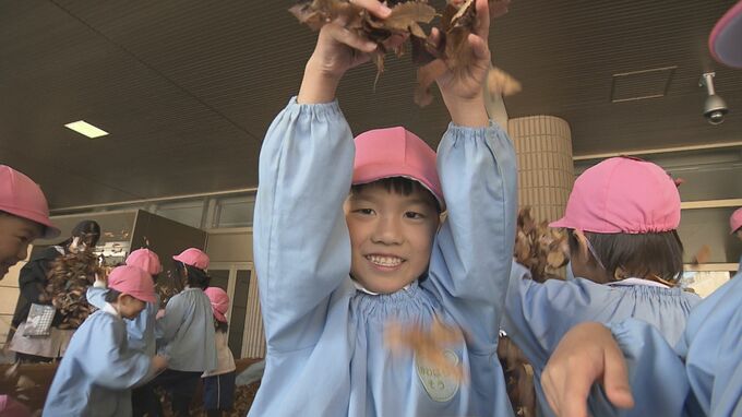「もふもふで楽しい」恒例の“落ち葉”のプール　園児たちが歓声　福島|TBS NEWS DIG