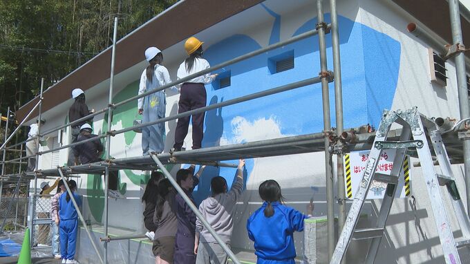 「上下水道に親しみを」高校生がポンプ所にウォールアート 山口県下松市|TBS NEWS DIG