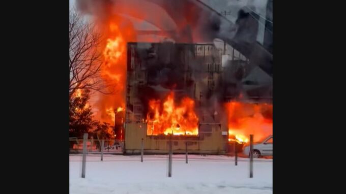 住宅密集地の寝具店から出火　1人搬送 周辺に延焼か　富山・高岡市　|　富山のニュース｜天気・防災｜チューリップテレビ
