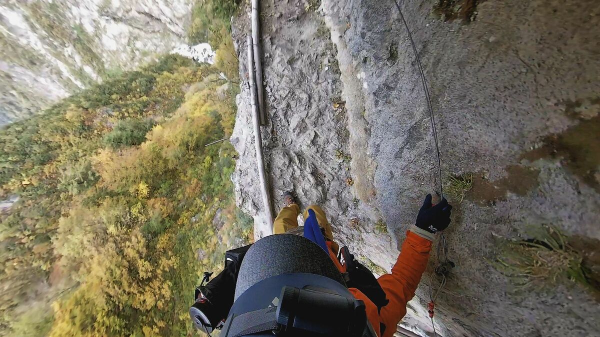 高さ100メートル！断崖絶壁の登山道をゆく…360度カメラがとらえた黒部