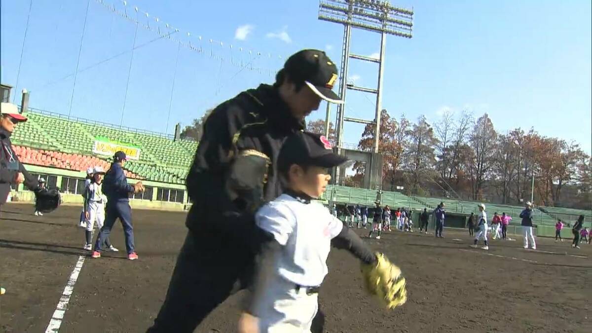 平林金属とシティライト岡山の選手によるソフトボール・野球教室「スポーツで地域活性を」