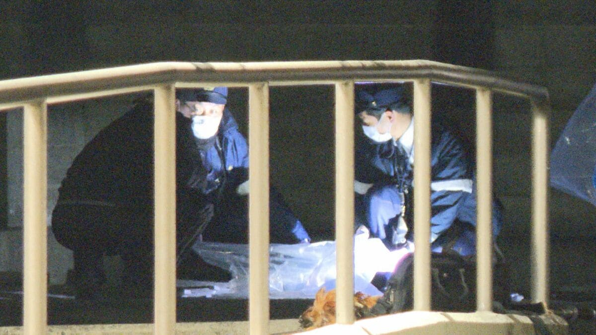 マンション駐車場で車が全焼、放火容疑で19歳男を逮捕　大分