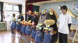 こどもの日前に保育園で「こいのぼり」の掲揚式 佐賀県伊万里市|TBS NEWS DIG