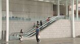 “靴触るフリ”してスマホ向ける…富山駅前エスカレーターで10代女性を盗撮未遂　黒部市の40歳公務員を現行犯逮捕　|　富山のニュース｜天気・防災｜チューリップテレビ