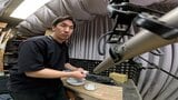 “効果音” で映像作品に命を吹き込むフォーリーアーティスト　渡邊雅文さん「逃げて帰ってきた」それでも高松でトップを走り続ける理由【前編】　|　岡山・香川のニュース | 天気 | RSK山陽放送