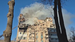 ウクライナにロシア軍の大規模攻撃　西部テルノーピリで子ども3人を含む25人死亡| TBS CROSS DIG with Bloomberg