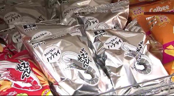 菓子メーカー【白黒包装】の商品が店舗へ「中東情勢の影響」で【ナフサ不足】「シンプルでいい…」店では「通常の2、3倍は売れています…」　|　SBC NEWS | 長野のニュース | SBC信越放送