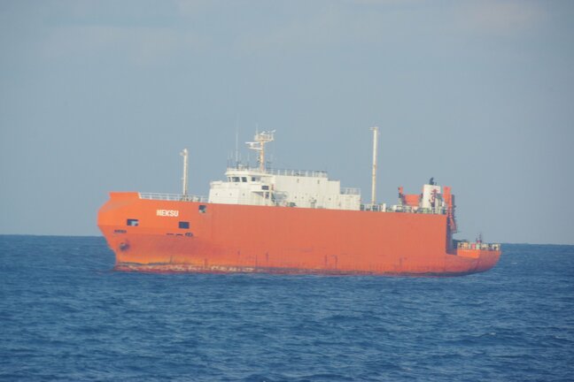 富山湾沖で貨物船が漂流　乗組員15人にケガなし　伏木・金沢の海上保安部が巡視船2隻で救助、曳航へ|TBS NEWS DIG