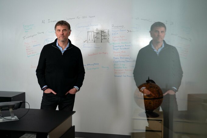 CEOは元CIA、スパイ仕込みの機動性と集中力－テック企業の経営で発揮