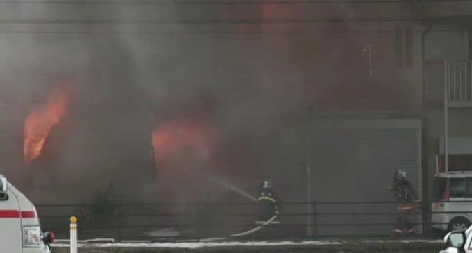 住宅など6棟焼けた火事 火元はガレージで電気系統から段ボールやタイヤに燃え移ったか 石川・白山市　|　石川県のニュース｜MRO北陸放送