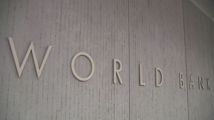 世銀が試算　中東の戦闘激化で原油価格最大75%上昇も　「ウクライナと二重のショック」