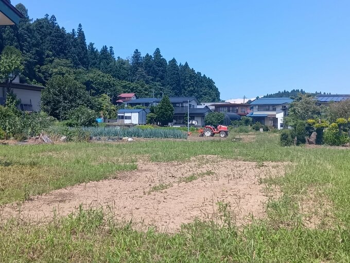 全身に複数の傷、身元が分からない状態...90代男性がトラクターの下敷きになり死亡　病院には搬送せず（山形・村山市）　|TBS NEWS DIG