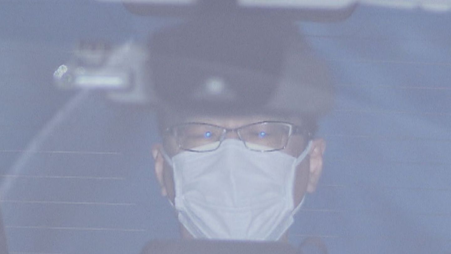 コロナ検査で補助金9億円の詐欺事件　逮捕された市議が議会に辞職願　会社の看板はペンキで塗りつぶし