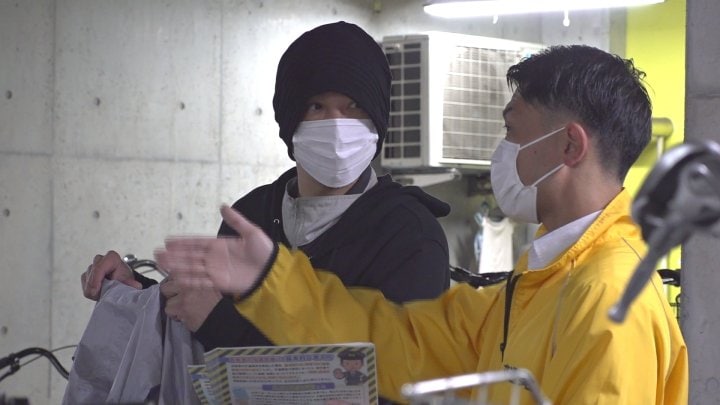 あすから自転車の青切符導入　スマホのながら運転や2人乗りや並走も違反　駅で警察が啓発活動　山梨・甲府駅